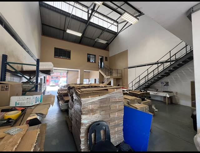 252M² WAREHOUSE TO LET IN HENNOPSPARK